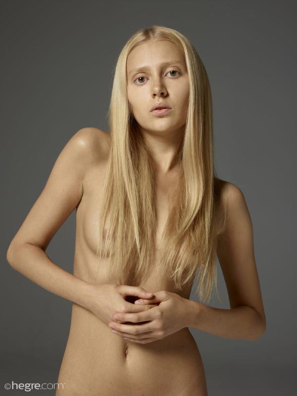 Aleksandra blond en naakt #55