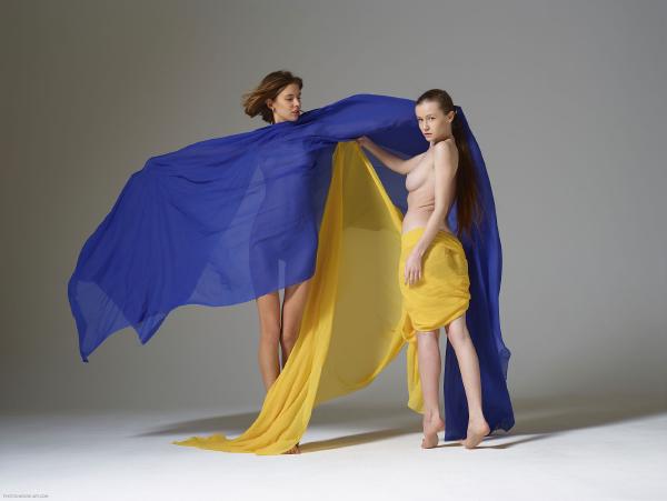 Alya en Emily Oekraïense revolutie downloaden #18