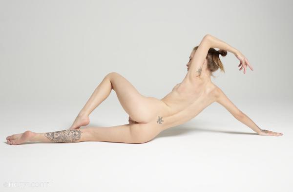 Molli petite poser #6